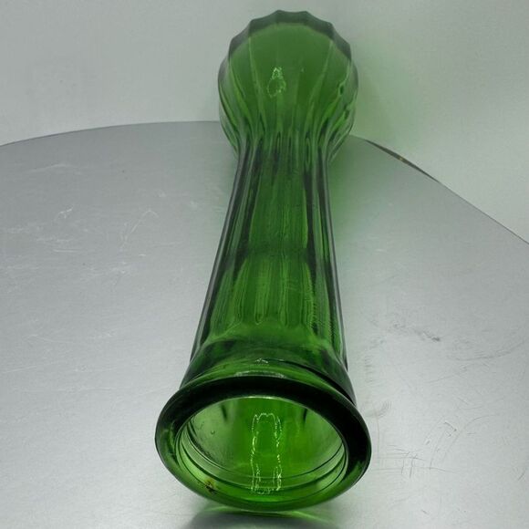 Vintage Emerald Green Ribbed Scalloped Bud Flower Vase - Picture 2 of 5